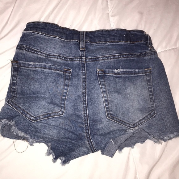 Denim shorts - Picture 2 of 5